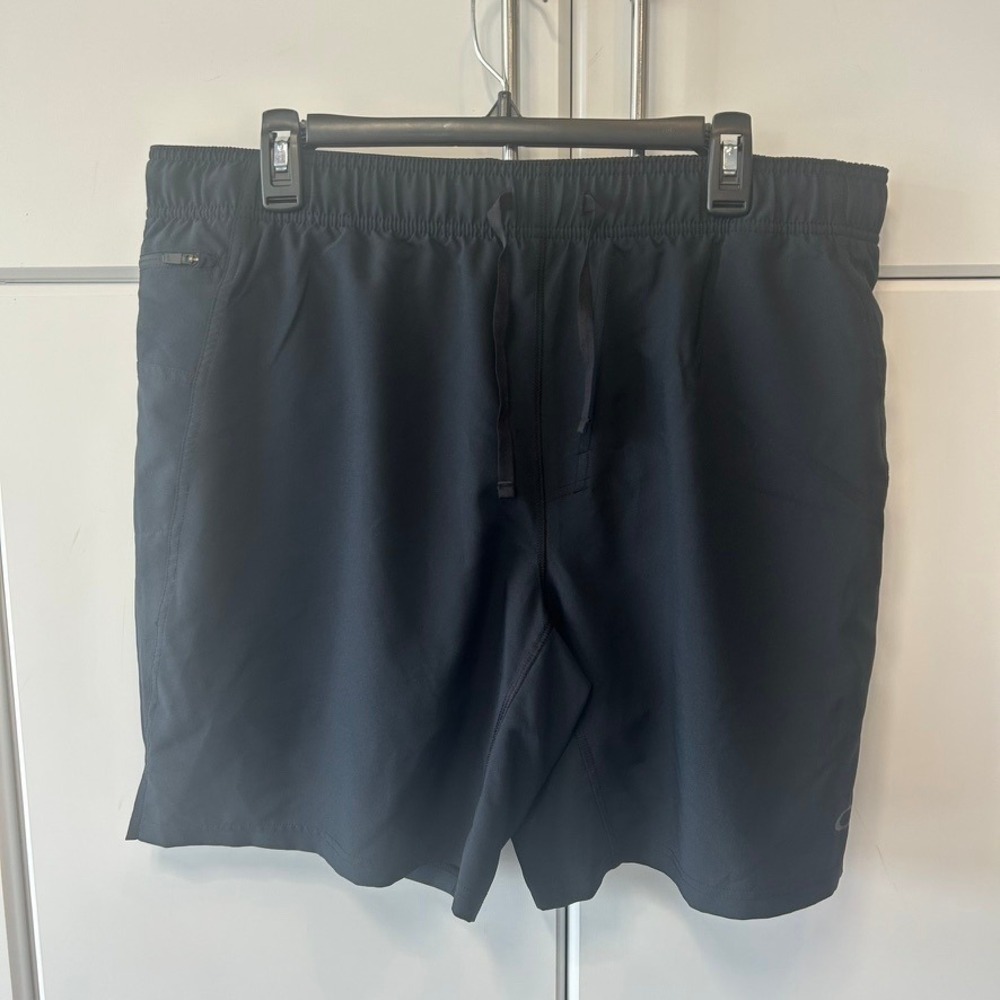 Oakley Mens Athletic Shorts Black XL Training Gym Performance Zipper Pocket XL
